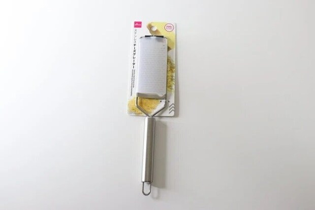 ダイソー　ステンレスチーズグレーター　パッケージ