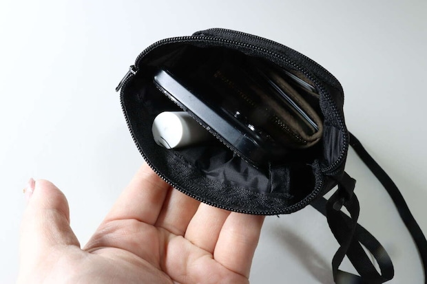 トラベルショルダーバッグ ダイソー　容量