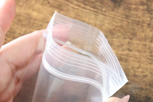 セリアの便利なお札サイズ チャック付ポリ袋 縦型 10枚