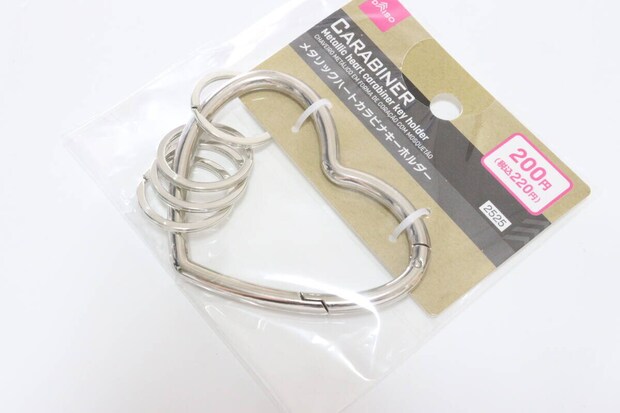 メタリックハートカラビナキーホルダー　便利グッズ