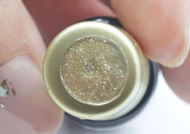 セリア　フィギュア固定シール　カラーチャート　ネイル