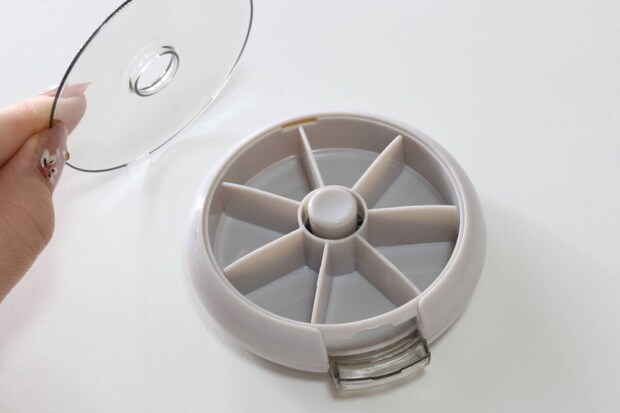 スリーコインズのフタが取れる回転ピルケース