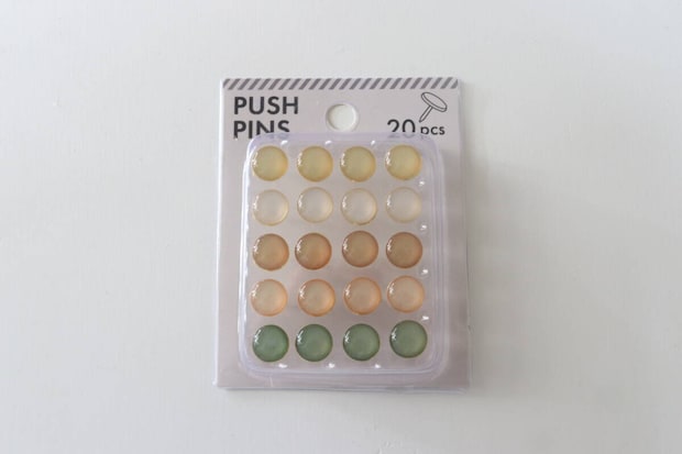 デザインプッシュピン 20P ホワイトグレー＆くすみカラー　パッケージ