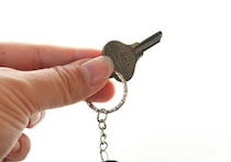 コレつけとくと便利だよ～！お値段以上にいい仕事をしてくれる100均キーホルダー