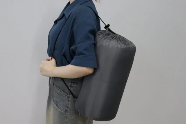 ダイソーの高コスパ千円アイテム ダイソーの封筒型シュラフはコンパクトに収納できる