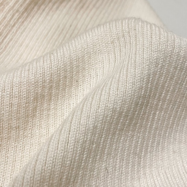 ユニクロメリノリブタートルネックセーターの生地感