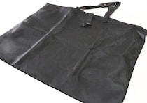 珍しい大きめサイズで使いやすさアップ！旅行に便利な100均黒バッグ