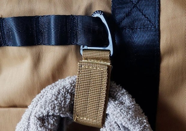 ダイソー　カラビナストラップ（三角カン面ファスナー）