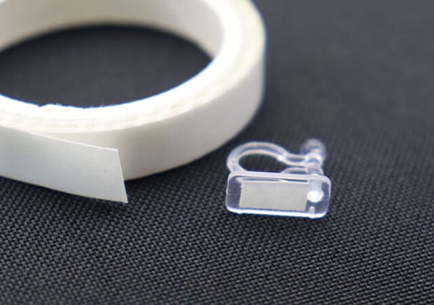 セリアの抱っこパーツは粘着テープを貼って使う