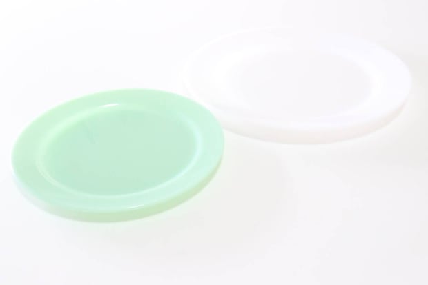 レトロプレート 17 グリーン　レトロプレート 22 ホワイト　デザイン