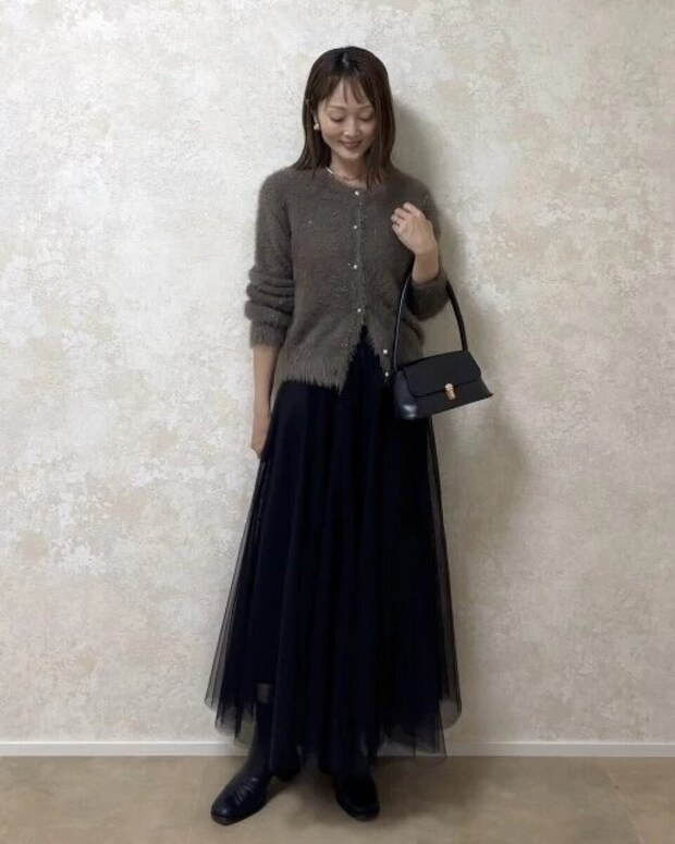 guシャイニークルーネックカーディガン着回しフェミニンコーデ