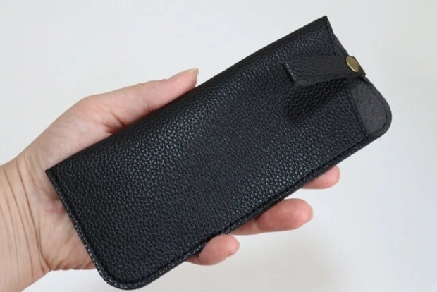 ダイソーの優秀メガネグッズ3選 ダイソーの取っ手付ソフトメガネケース