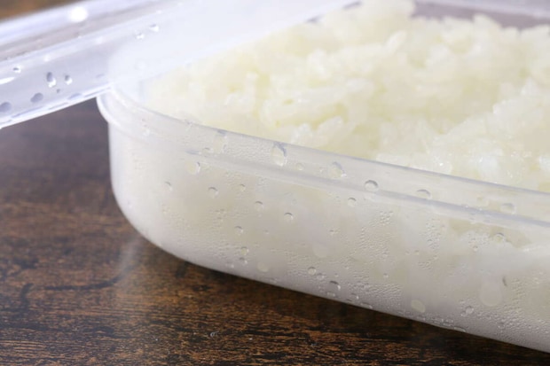 スノコ付冷凍ご飯容器　解凍後