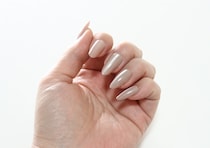 これ100均のネイルって信じられる！？不器用さんでも秒で美爪に！今話題のネイルグッズ