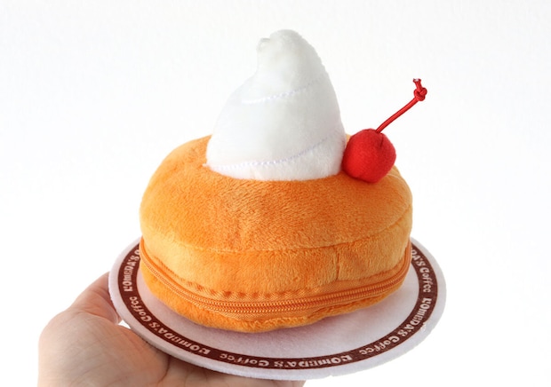 コメダ珈琲店　ふわふわシロノワールポーチ　サイズ感