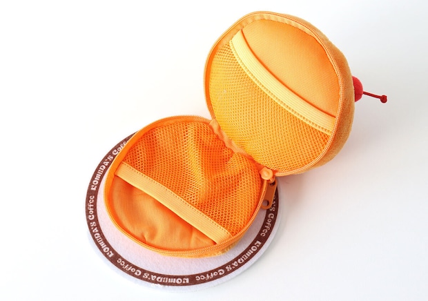 コメダ珈琲店 ふわふわシロノワールポーチ 収納部 コメダ珈琲店 ふわふわシロノワールポーチ 収納部