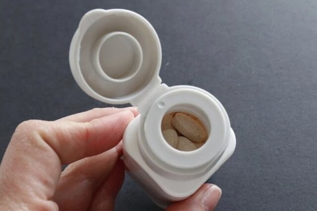 ダイソーのサプリメントボトルは大粒サプリを詰め替えやすい広口設計