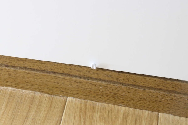 壁面にしっかり固定ピンフック（クロスタイプ、ダブル、ホワイト）　使用例