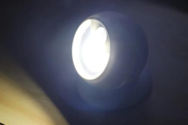 ダイソー　センサーライト ボールタイプ