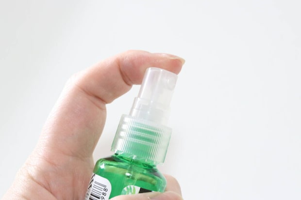 ダイソーの消臭スプレー（ウッディフォレスト）の先端