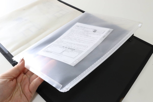 多機能クリップボード（A4、BK）　チャックポケット