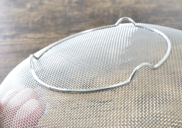 売り場で2度見どころか3度見した！100円なのが不思議なザル