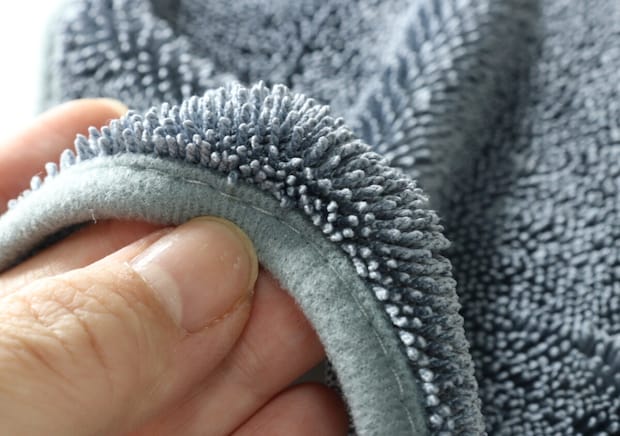 何気なく買ったら優秀!最初は見た目にギョッとしたけど…吸水性が段違いな100均クロス