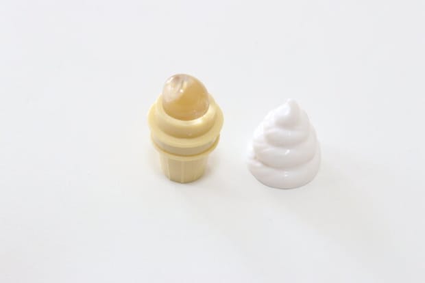 セリア ソフトジェルメイクブラシ ミニ セリアのソフトジェルメイクブラシ ミニのフタを開ける