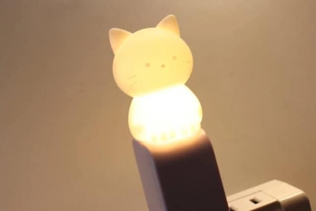 ダイソー　ボイスコントロールライト（ねこ）