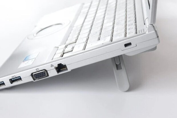 ダイソー　ノートパソコン用折りたたみスタンド 貼り付けタイプ