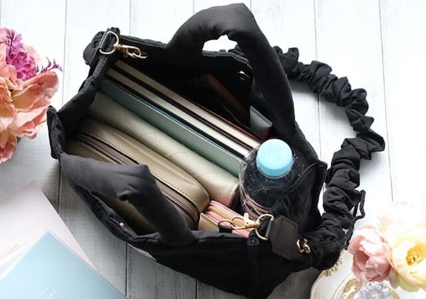 SNOOPY 2WAY QUILTING BAG スヌーピーがいっぱい! 軽量キルティングバッグ BOOK使用例 SNOOPY 2WAY QUILTING BAG スヌーピーがいっぱい! 軽量キルティングバッグ BOOK使用例