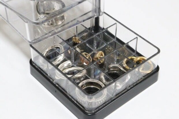 ダイソーの使い勝手抜群なアクセサリー収納ケース（3段タイプ）