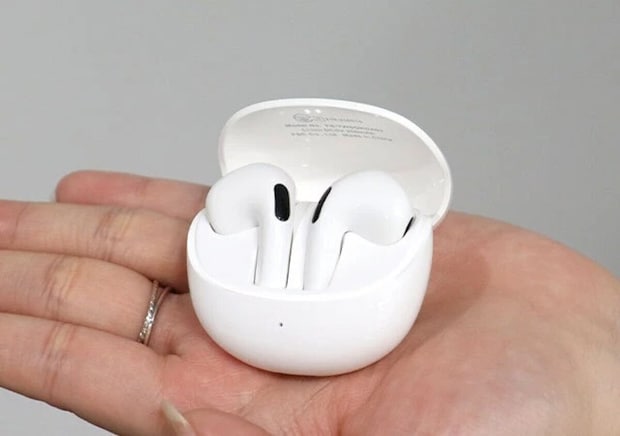 ダイソーのインナーイヤー型完全ワイヤレスステレオイヤホン ホワイト