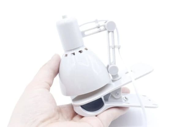 ダイソーの高性能すぎる家電 ダイソーのクリップ付 USBライト