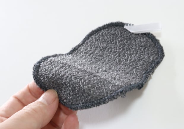 ダイソーの隠れ名品！「家中のスポンジこれに変えるわ…！」マニアが惚れこんだお掃除グッズ