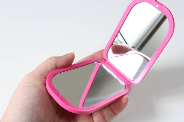 ダイソー　コンパクトミラー　ガラケー　　サイズ