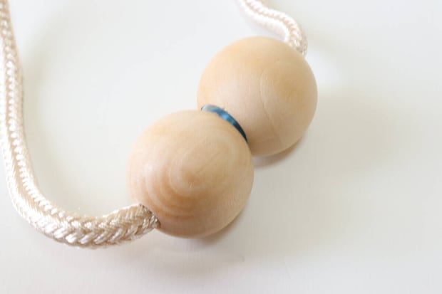 カーテンタッセル（マグネット、ウッドボール）　くっつく