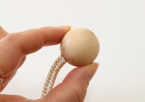 100均でこのレベル出せるの凄い…！生地を傷めずしっかり留まる！おしゃれで便利なグッズ