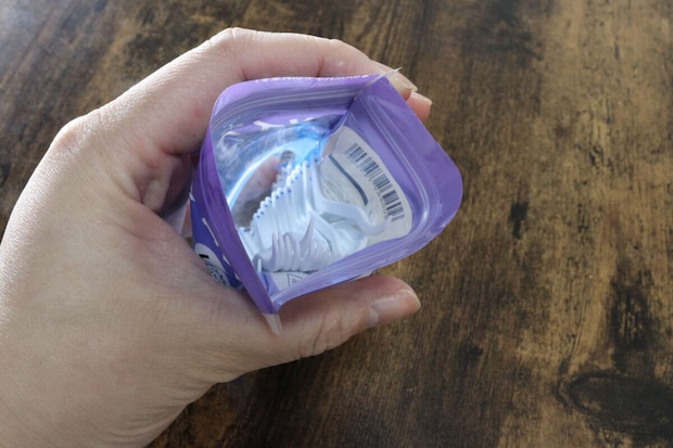 セリア ツイストフロス 40本 セリアのツイストフロスは保存に便利なファスナー付き