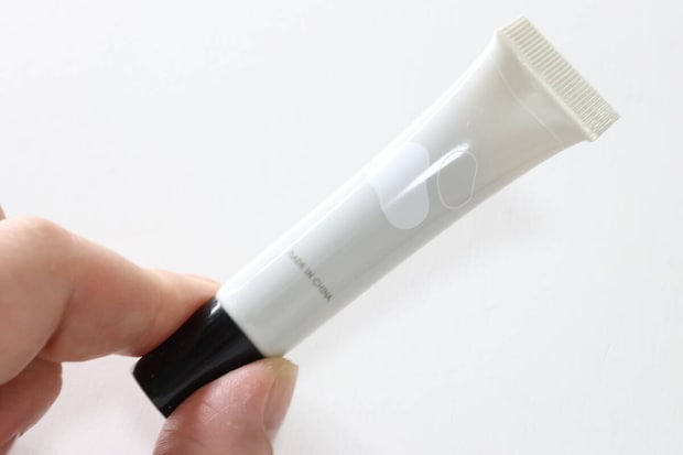 ダイソーの3Dチューブジェルのグレージュ