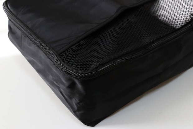 トラベル収納ケース（外ポケット付）　素材感