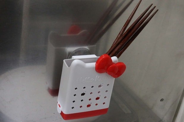 ダイソー 吸盤キッチンポケットK/Tリボン ダイソーの吸盤キッチンポケットK/Tリボンを取り付ける