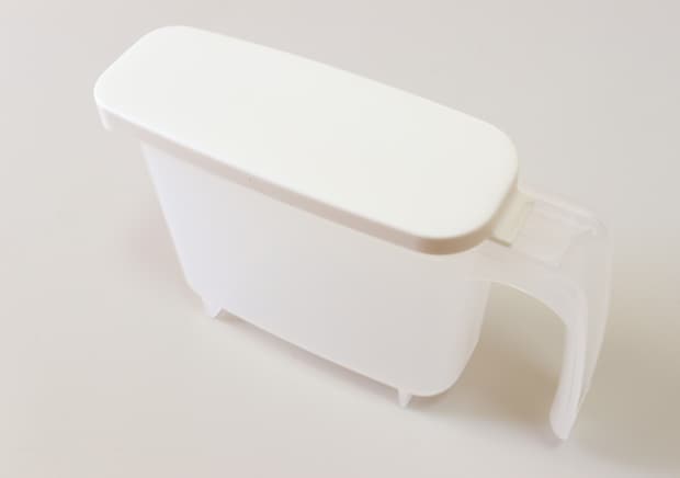 フタ裏に秘密あり♡ワンプッシュで開く便利な100均ケース