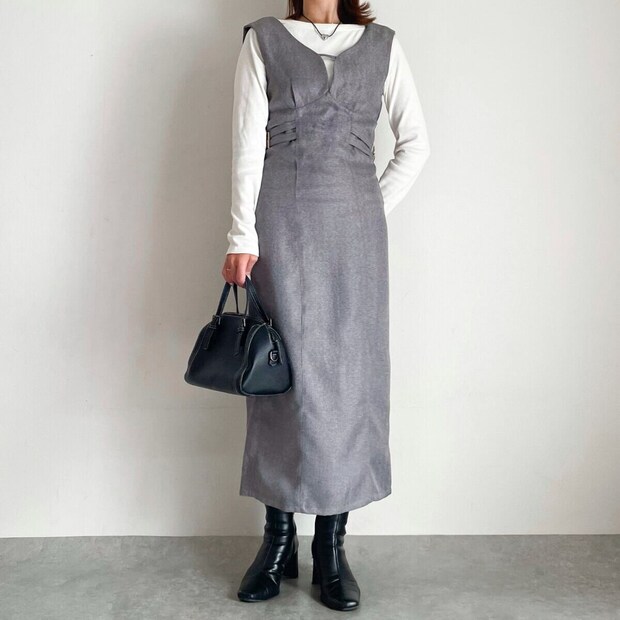 cocaリブボートネックカットソー　アイボリーのワンピースコーデ