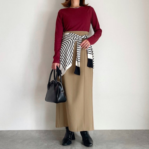 cocaリブボートネックカットソー　ワインカラーとタイトスカートコーデ
