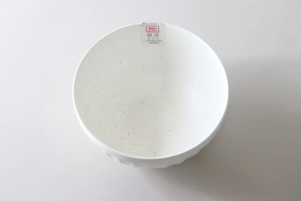 ダイソー 軽量ボウル(約14.5cm、粉引) パッケージ ダイソー 軽量ボウル(約14.5cm、粉引) パッケージ
