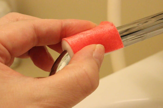 ダイソー ヌメリお掃除シート+メラミン(落ち落ちV) ダイソーのヌメリお掃除シート+メラミン(落ち落ちV)で金属を掃除する