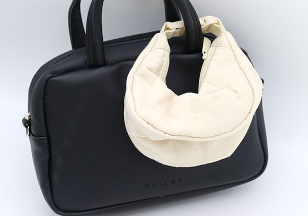 宝島社雑誌付録のsweet2026年2月号のコールマンのジップつきトートバッグ＆クロワッサン形ポーチチャーム8