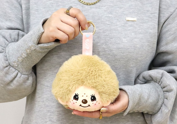 宝島社雑誌付録のsweet2026年2月号増刊モンチッチのぬいぐるみポーチチャーム＆ステッカー3点セット2