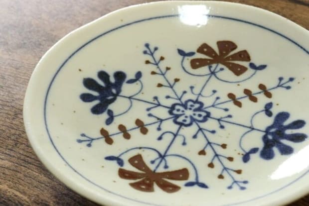 ダイソーの日本製の北欧テイストの小皿